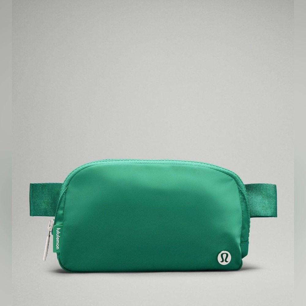 NEW LULULEMON EVERYWHERE BELT BAG COLOR CASCADIA GREEN
